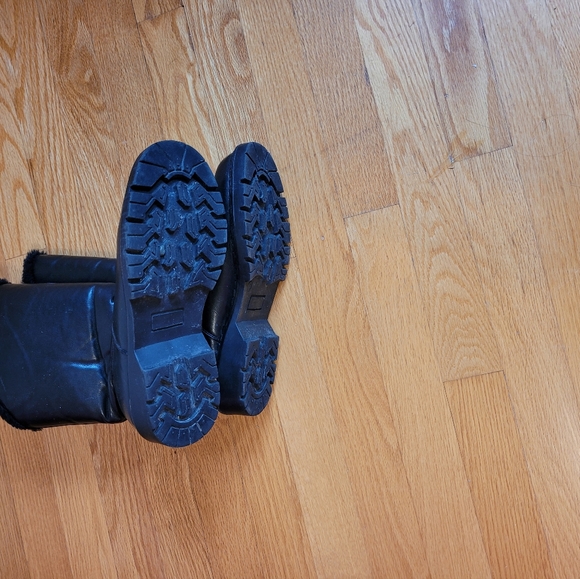 💚 Winter black faux leather fur lined, zippered boot size 7. - Picture 3 of 4